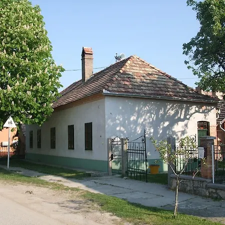Bike Stop Duna * Dunaszentmiklos